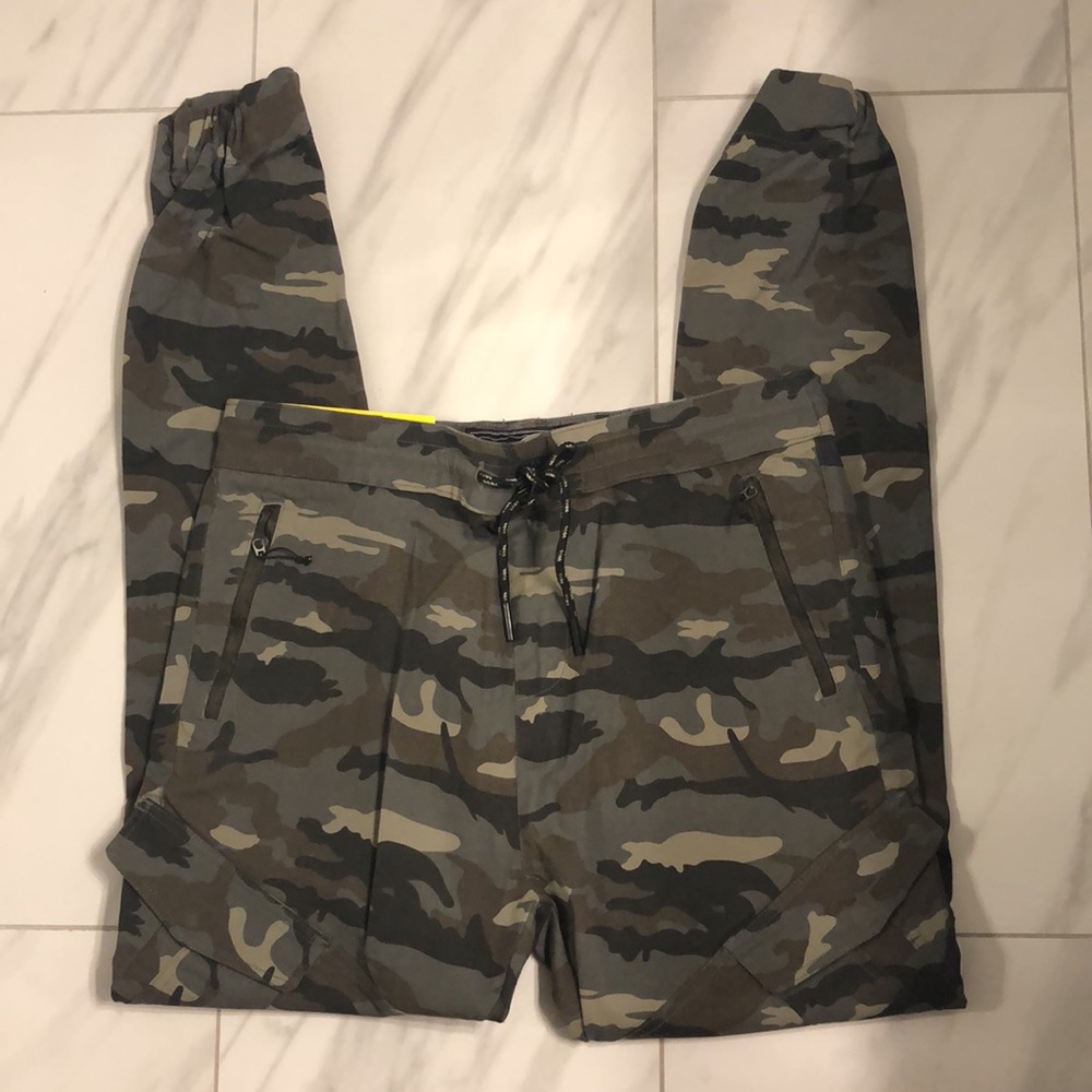 Men’s Broken Threads Skinny Camo Joggers